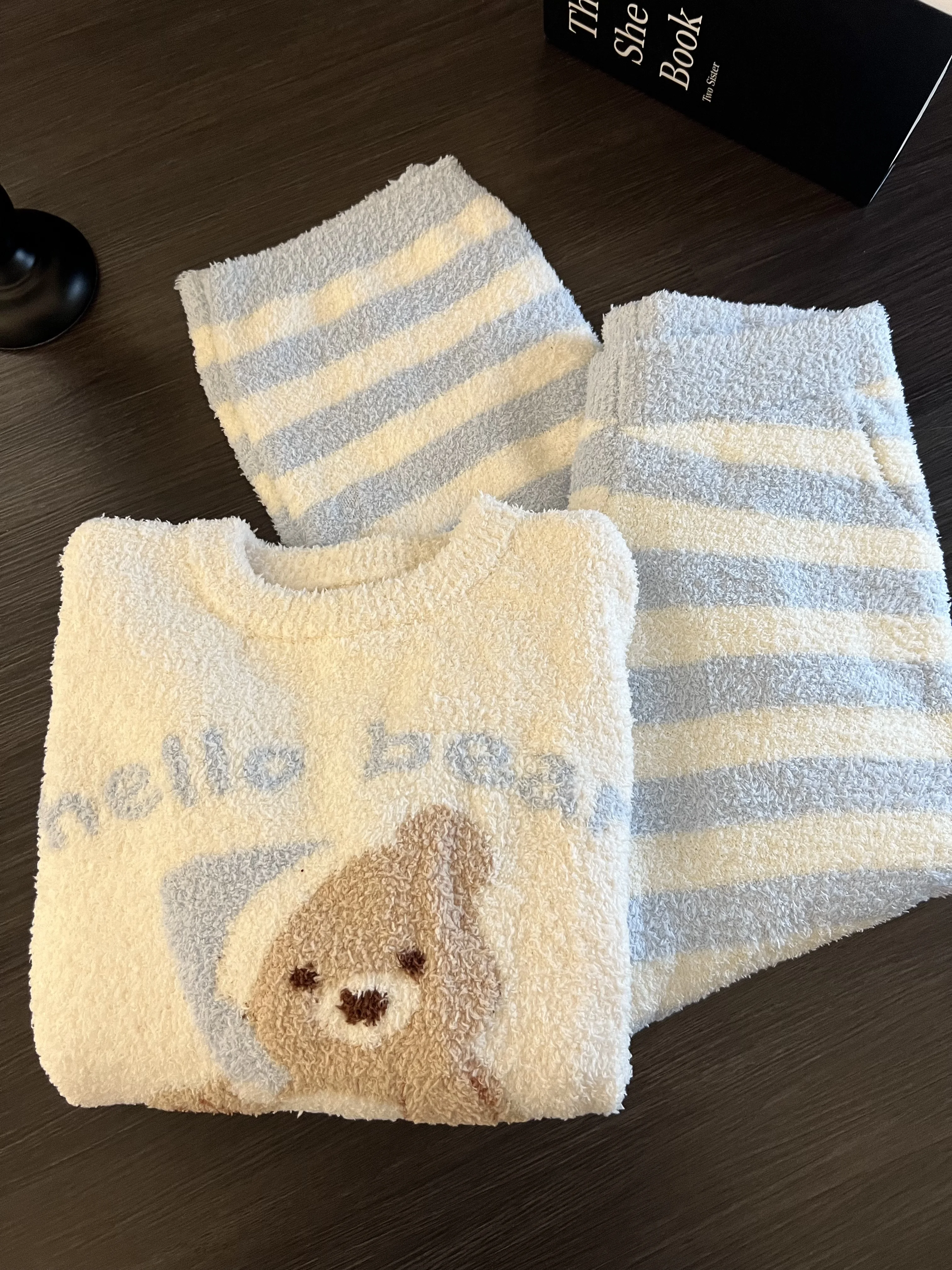 가을과 겨울 신상 플러시 귀여운 만화 곰 라운드 넥 파자마 여성용 두꺼운 따뜻한 스트라이프 홈웨어 세트