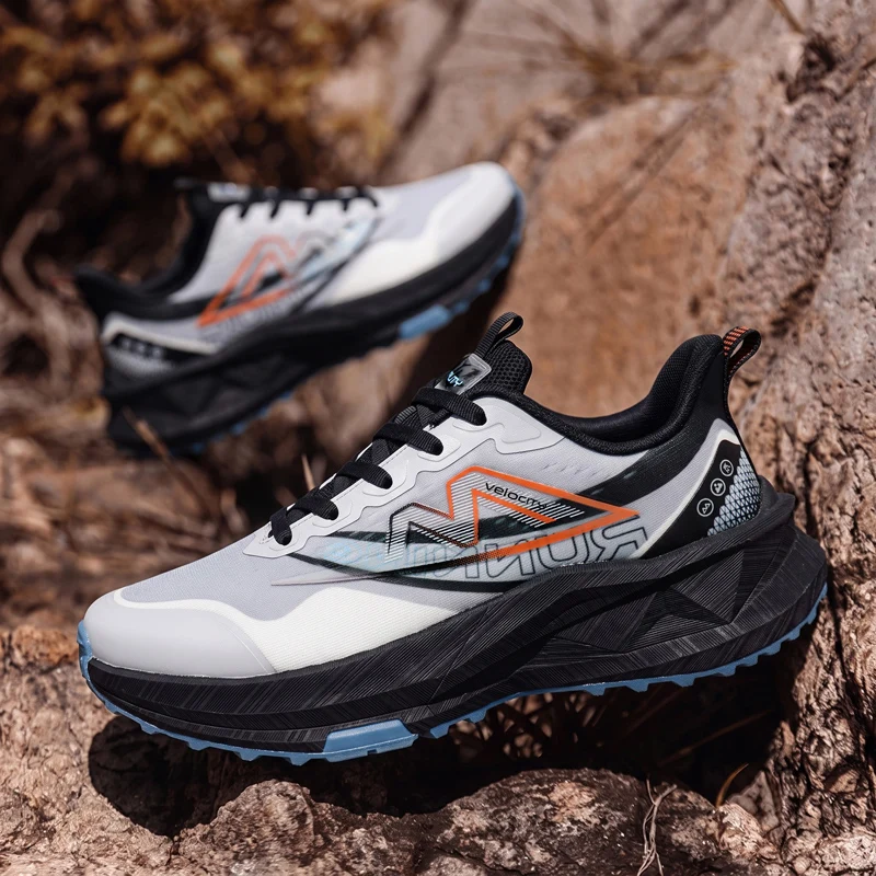 New hiking shoes, outdoor lightweight off-road sports shoes, men's mesh breathable anti slip hunting casual hiking shoes