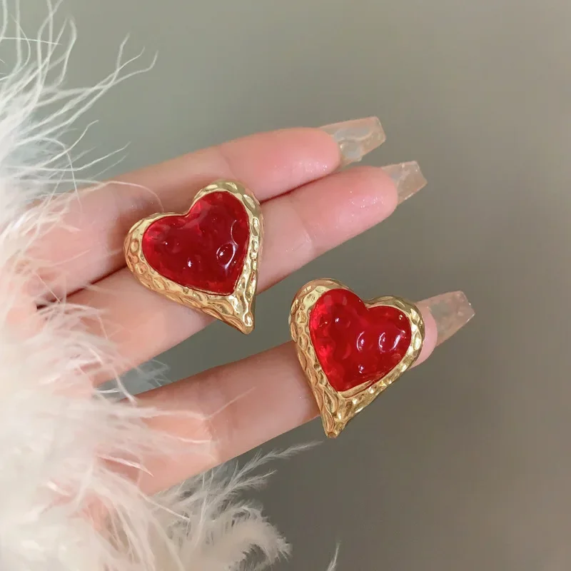 S925 Needle Temperament Simple Big Red Strawberry Earrings Vintage Gold Color Red Stone Heart Shaped Earrings for Women Party