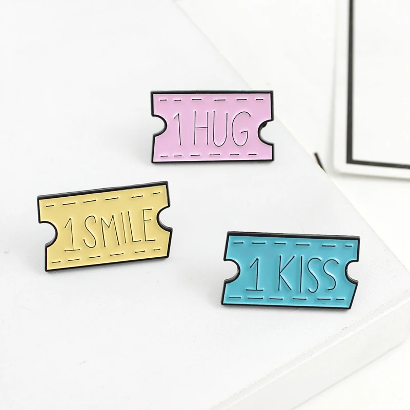 Broche con eslogan de cartel KISS, alfileres simples de esmalte rosa, amarillo y azul, joyería para el Día de San Valentín, broches rectangulares, 1 sonrisa, 1 abrazo, 1