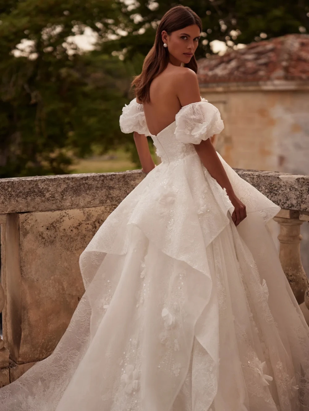 Glänzendes Spitzen-Hochzeitskleid mit 3D-Blumen und abnehmbarer Schleppe, romantisches Brautkleid mit herzförmigem Ausschnitt, neue maßgeschneiderte Kleider für die Braut