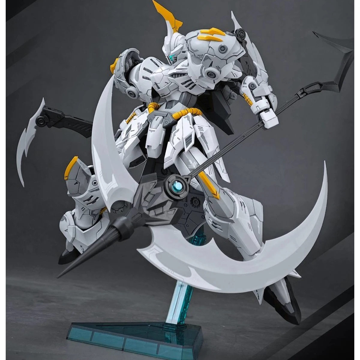 Original GUNDAM SNAA caballeros de la mesa redonda serie SCYTHE · TRIUMPHANT Anime figura de acción modelo de ensamblaje T