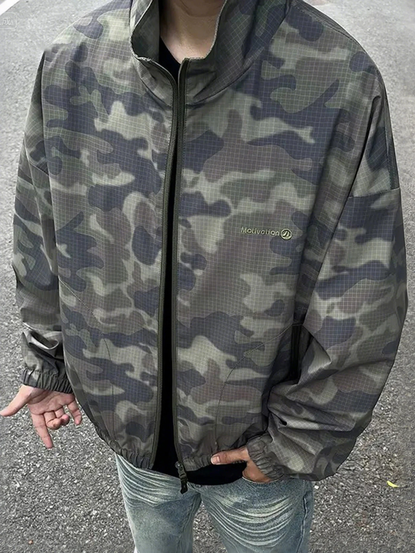 

Ретро-куртка в американском стиле с камуфляжным принтом и воротником-стойкой для мужчин, спортивная куртка, водонепроницаемая, ветрозащитная, молодежная модная одежда для активного отдыха