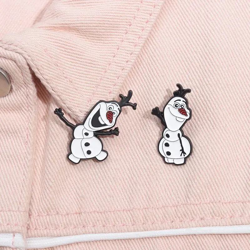 Frozen Olaf dibujos animados creativos lindo muñeco de nieve forma accesorios de ropa bolso escolar decoración insignia de metal regalo para niños y niñas