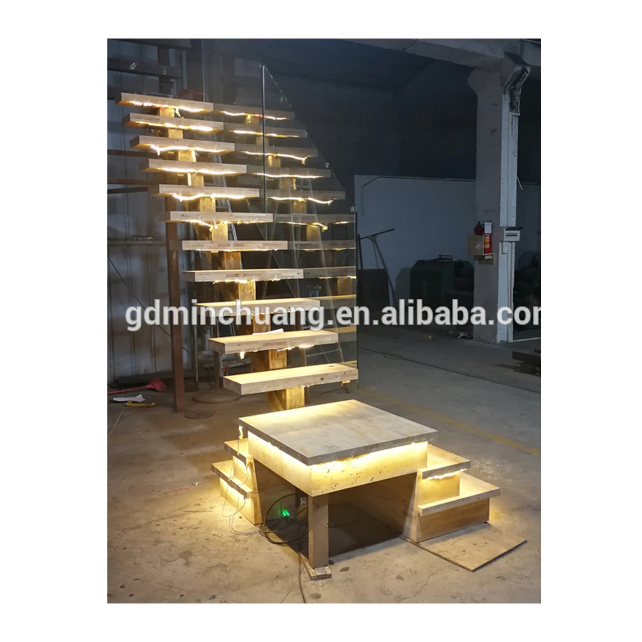 Customization Wonderful Wooden Steps Stair with Nice Led Light Stair Treads