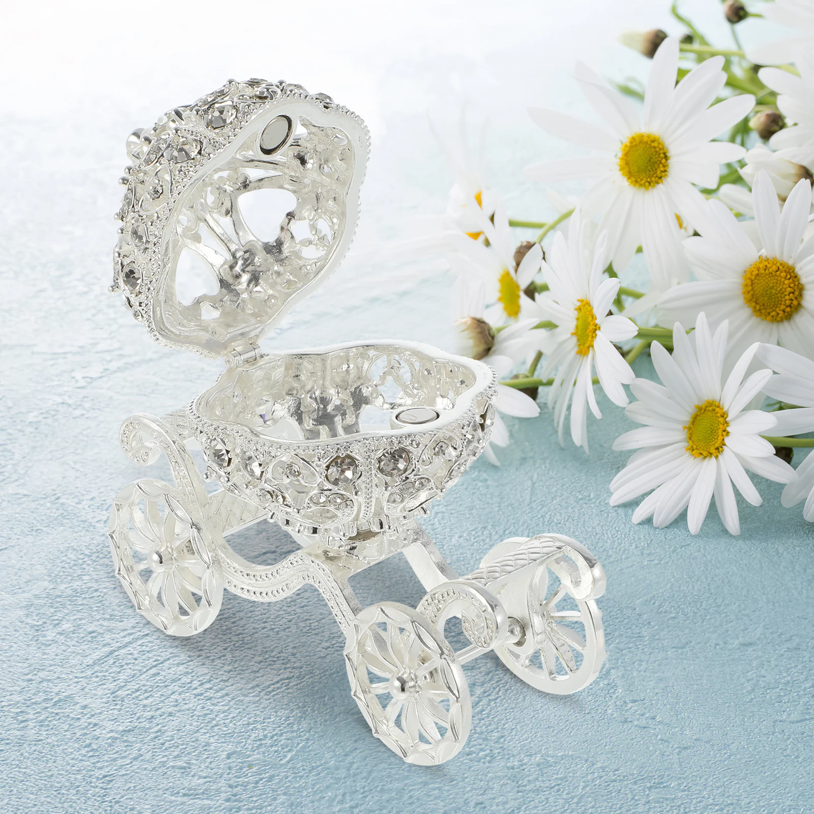 

1Pcs Trinket Box Carriage Design Metal Craft Centerpiece Embedded Rhinestones Fine Workmanship Desktop Decor for Study Living