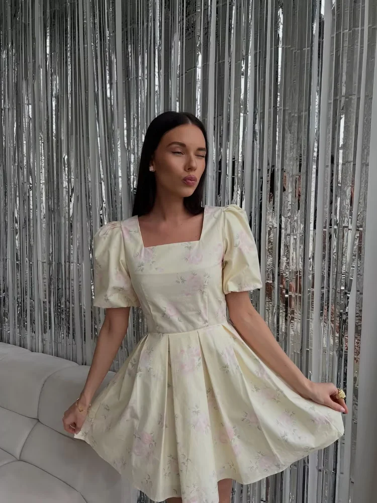 Femmes imprimé fleuri dos découpe à lacets robe Chic à manches courtes col carré a-ligne Mini robes 2026 dame décontracté trajet tenue