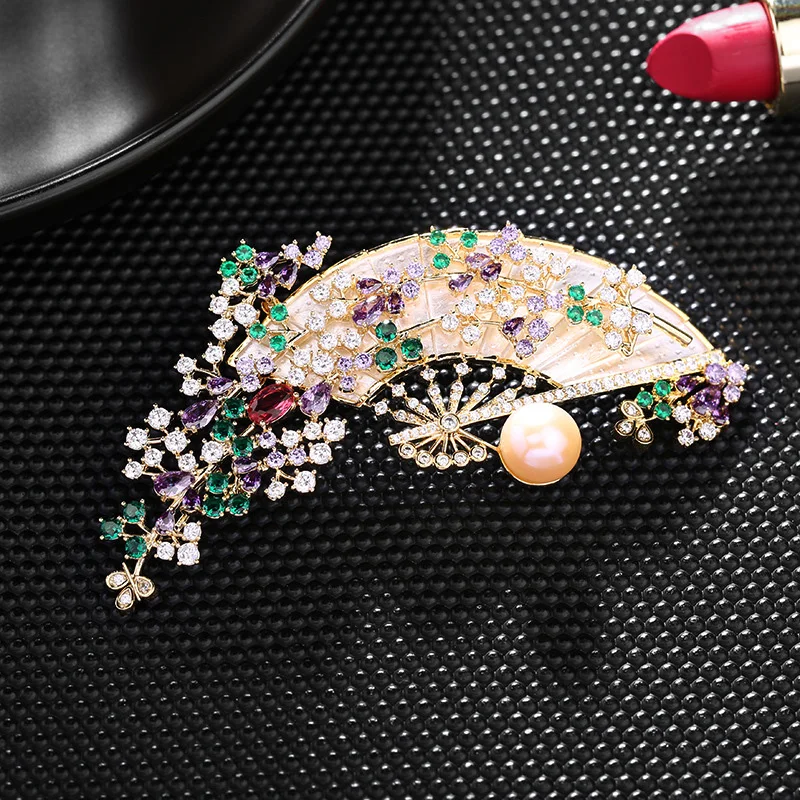 Elegant and high-end new Chinese fan-shaped brooch inlaid with zircon freshwater pearl corsage, clothing accessories as gifts