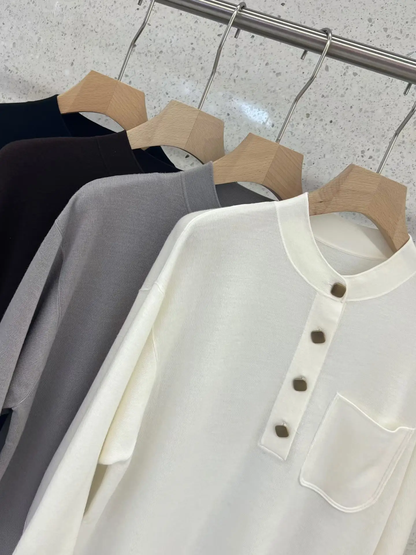 

2026 New Women'S High-Quality Loose Fit Slimming Half-Open Button Design Mid-Sleeve Silk Wool Top