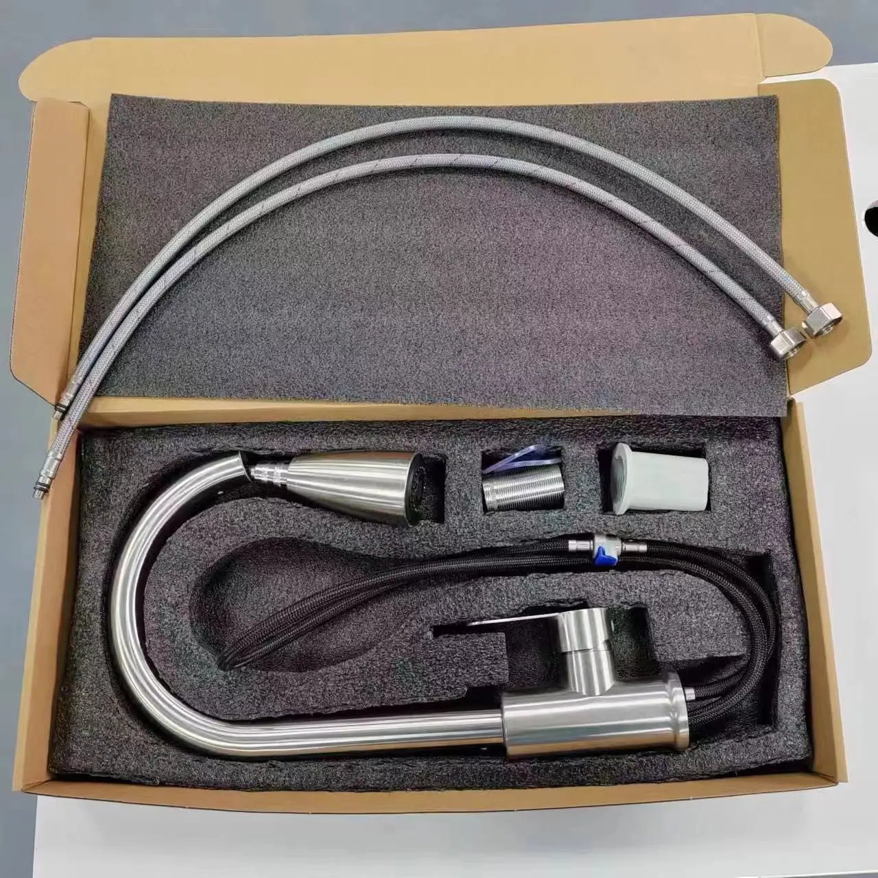 

Выдвижной смеситель для горячей и холодной воды из матовой нержавеющей стали 304, выдвижной смеситель для кухонной раковины и раковины с защитой от брызг