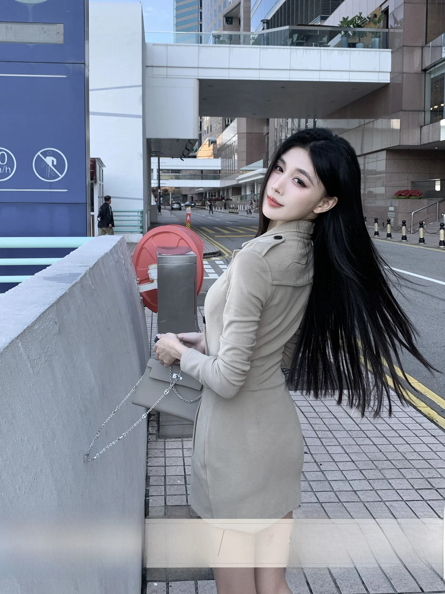 

Женский модный длинный вязаный жакет He Chenxi весна 2026 с застежкой на пуговицы, приталенный, стройнящий, однотонный...