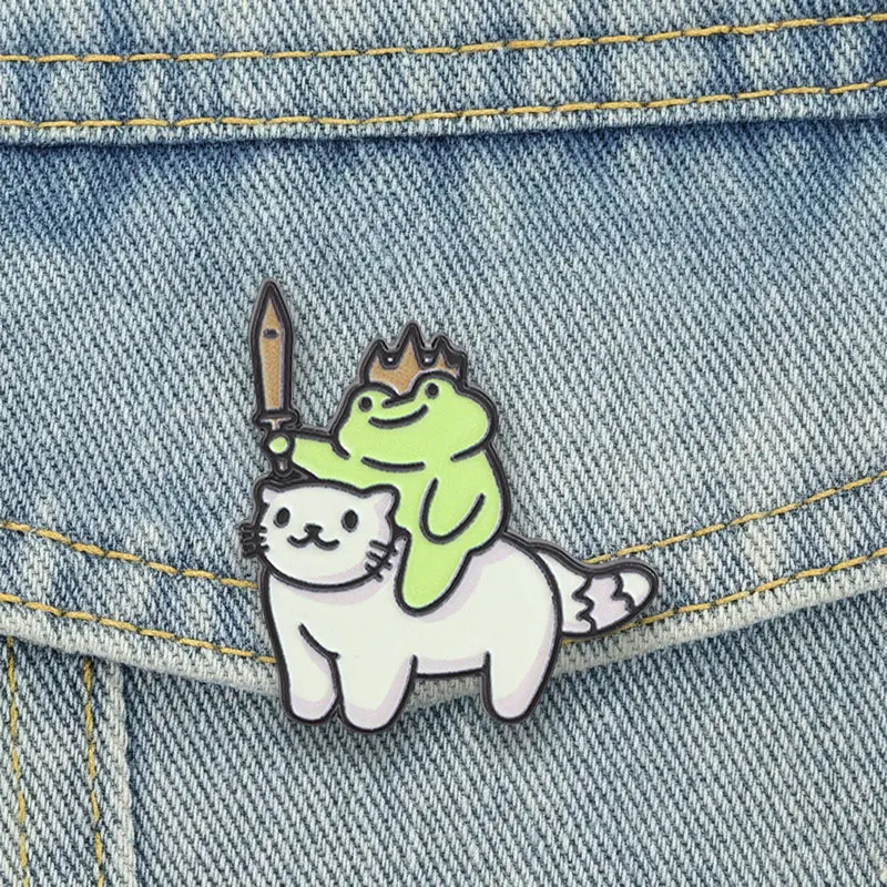 Froschprinz-Ritter mit Schwert, Emaille-Anstecknadeln, Brosche mit Katze, Reversabzeichen, niedliches Cartoon-Tier-Schmuck-Accessoire, Geschenke für Freunde