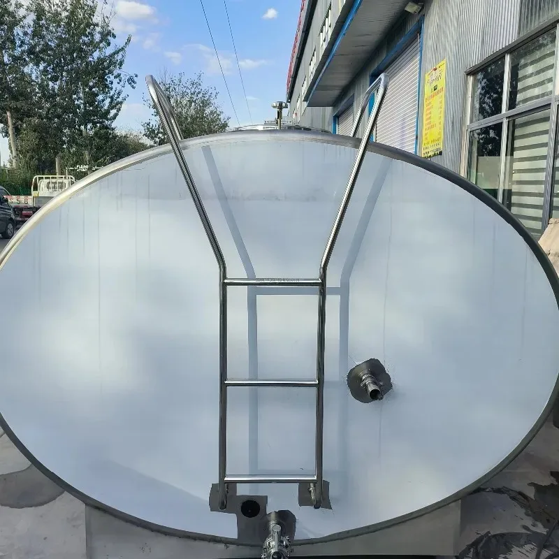 1000L 2000L Daily Milk Cooler Efficient Transport Silo Mixing Tank with Motor Refrigeration Milk Machine