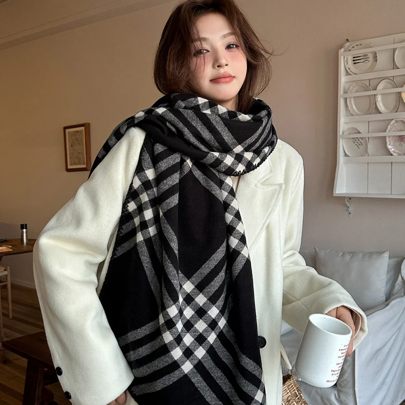 

2025Новый женский клетчатый шарф с замком в стиле ретро, осенне-зимняя новая корейская версия, высококачественный универсальный шаль на шею