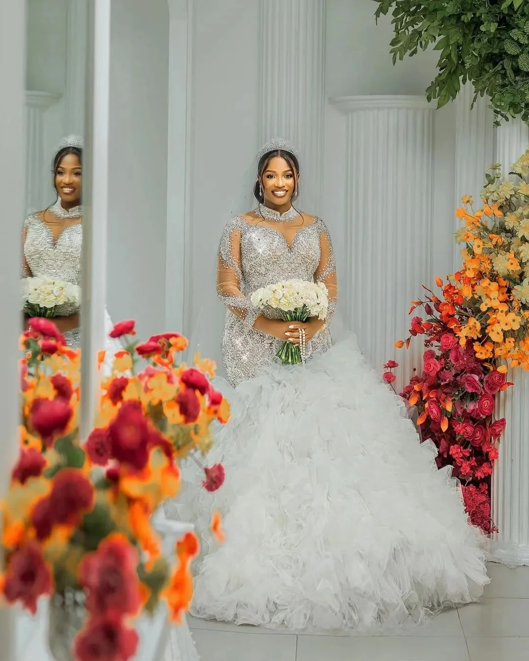 Abito da sposa a sirena taglie forti personalizzato Abiti da sposa per la sposa Sheer Illusion maniche lunghe con applicazioni di perline e pizzo