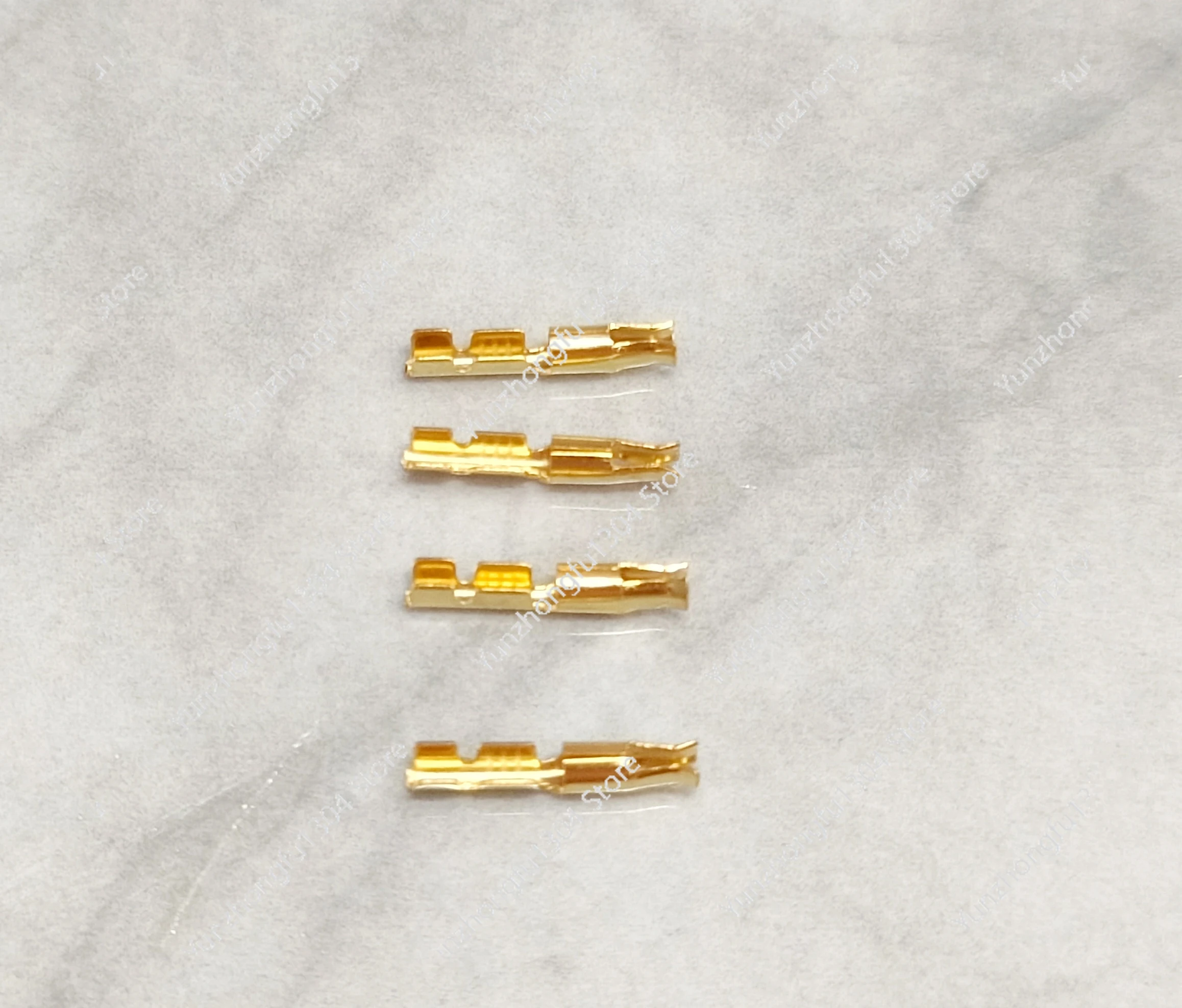 

Swing arm pin stud cable, copper-plated 24k gold, vinyl stud pin connector
