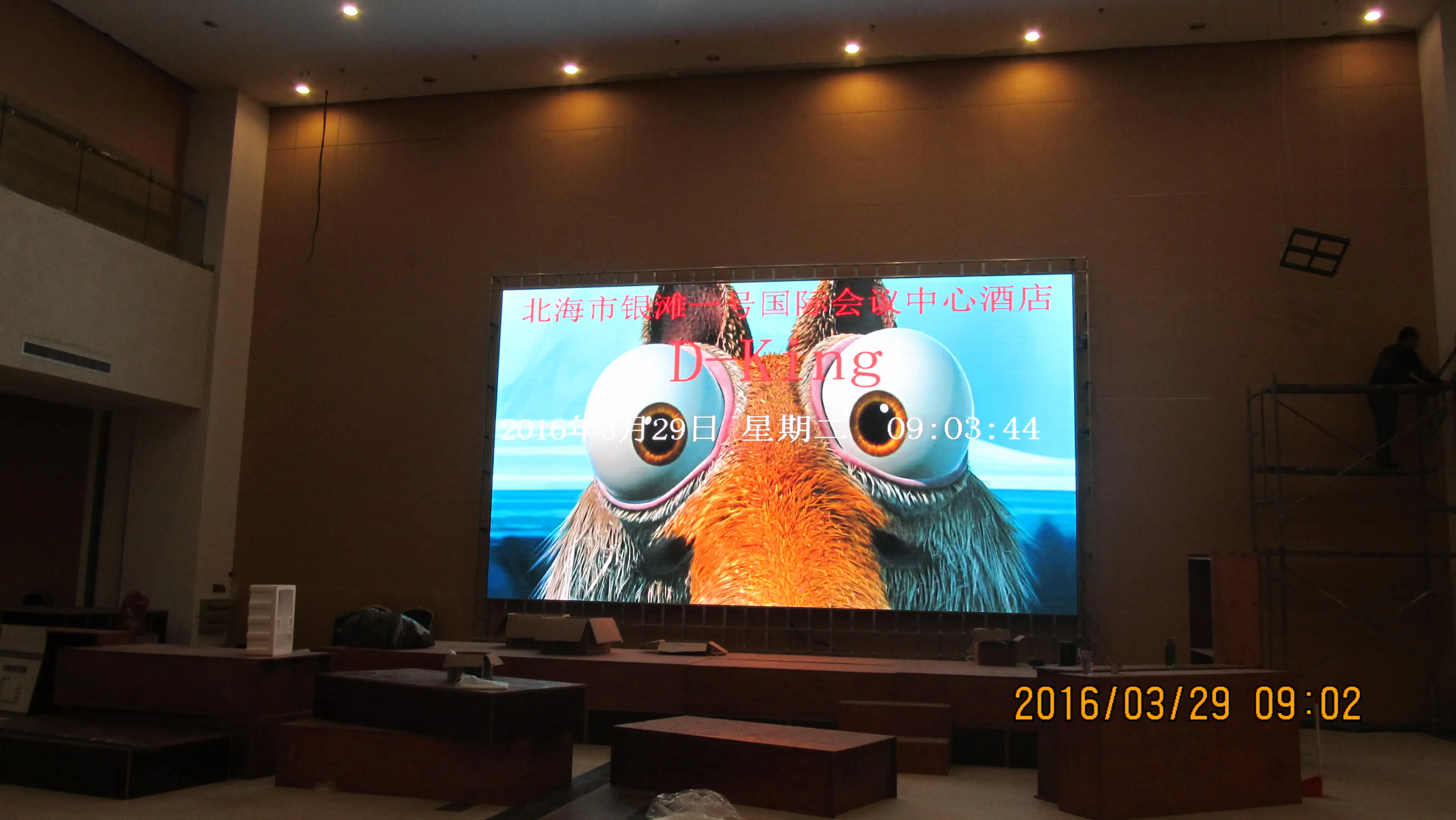 

LED Bulb Indoor Fixed Installtion HD P2.5 LED Video Wall LED Screen Display Indoor Signs High Quality 640x480mm