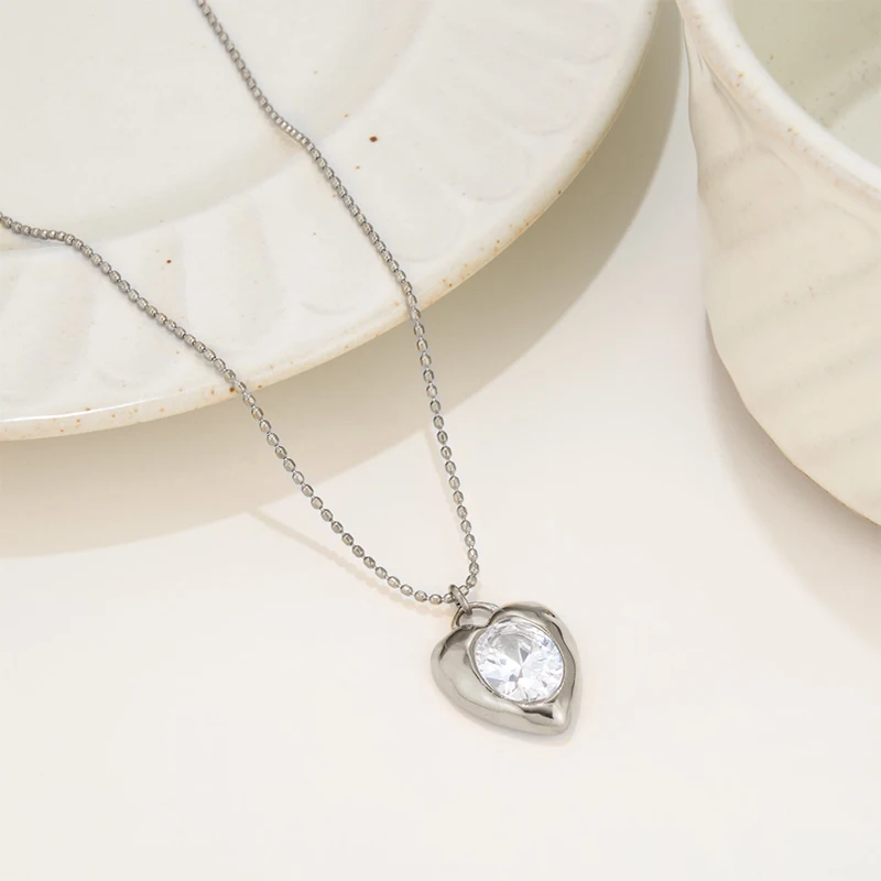 Abestecom 2.0ct Heart Oval Morganite Necklaces French Retro Hammered Texture Heart Pendant Necklace Luxury High-quality Jewelry