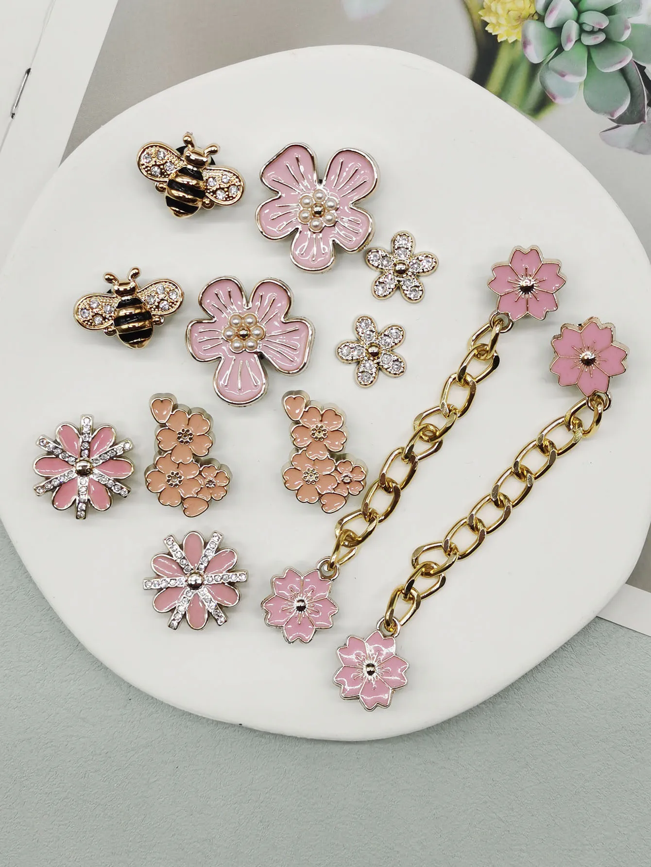 12 Stück Barock-Stil Ketten Schuh-Charms DIY Zubehör Glitzernde Bienen-Clogs Schuhschnallen Dekorationen Abnehmbare Blumen Schuhclips – Detail 1