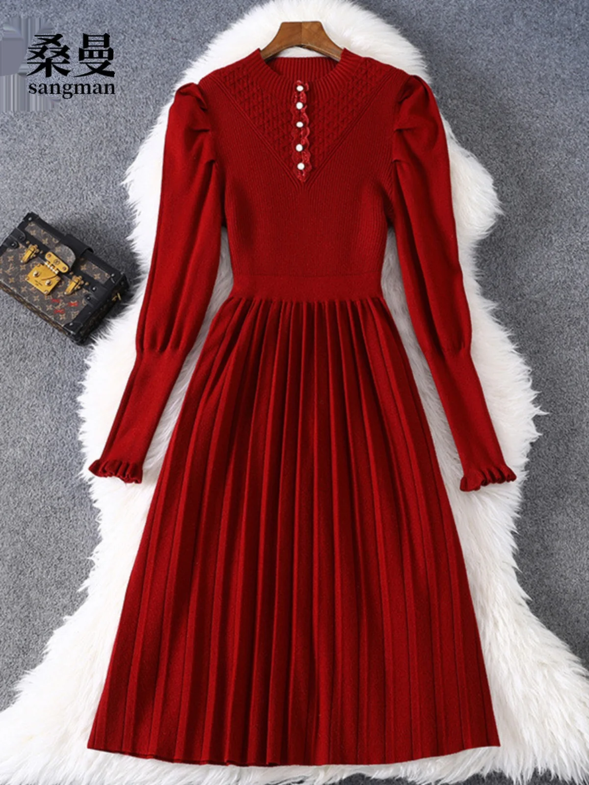 

Вязаное платье А-силуэта для похудения, весна-осень, новый стиль, красное, с воротником-стойкой, длинным рукавом, приталенное, миди, для городских поездок