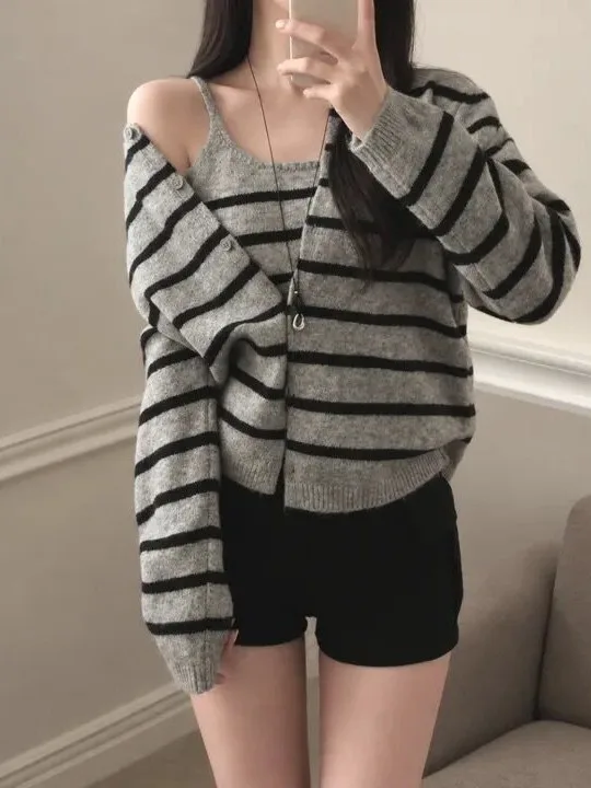 Retro Knitted Sweater Women's Fashion Color Block Striped Cardigan Vest Two-Piece Set Korean Style Polyester Fiber Commute