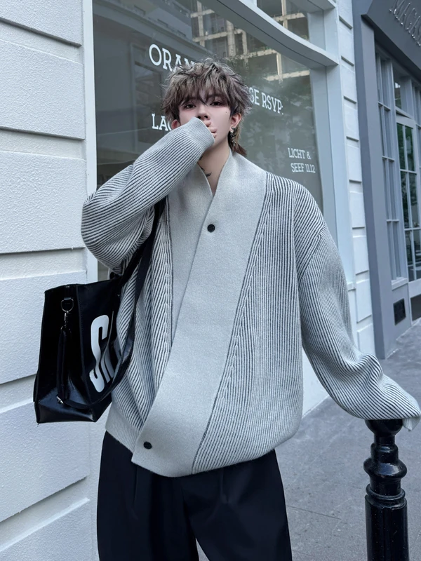 

Мужской кардиган FMQZ Studio: утепленный, свободный крой, V-образный вырез, вязаный, осенне-зимний, повседневный, в полоску, комфортный