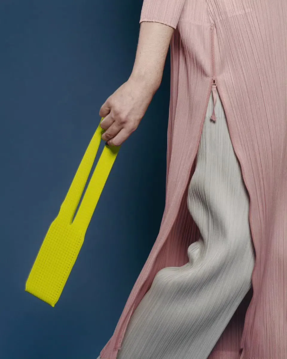 حافظة متماسكة يمكن ارتداؤها لجيب آي فون، حقيبة محبوكة ثلاثية الأبعاد لهاتف آيفون 17/16/15/14، مشبك أو يمكن ارتداؤها كسوارة أنيقة للحمل اليومي