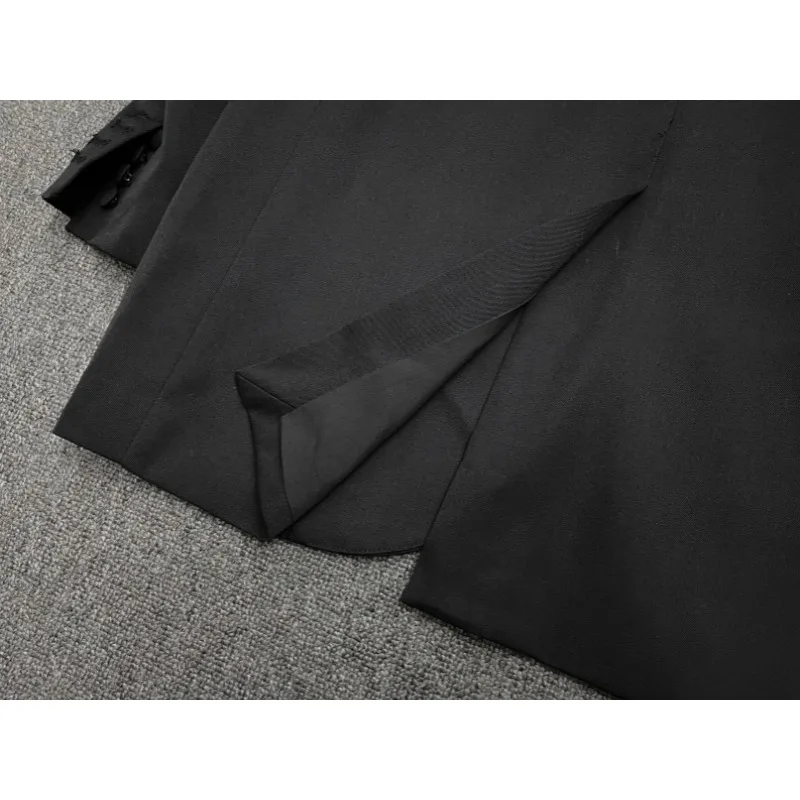 سترة فاخرة بسيطة للنساء ذات ملمس راقي، معطف سترة فضفاض بزر واحد أسود مقرمش، خريف 2025