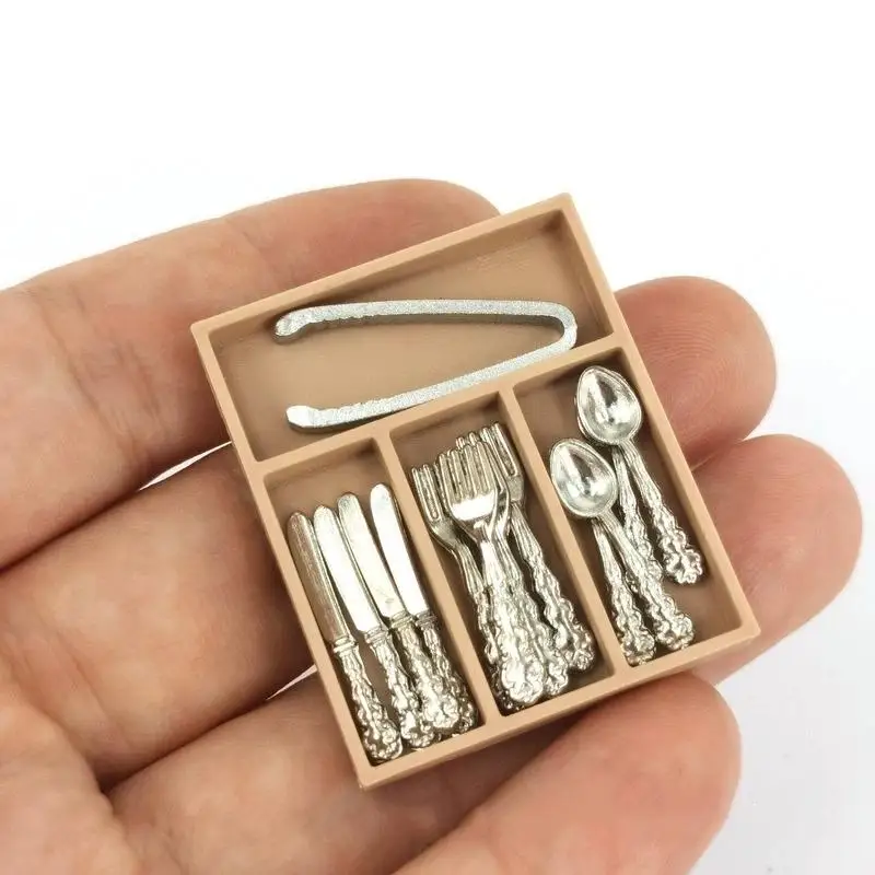 1 Set Casa delle bambole Forniture da cucina Utensili Accessori 1:12 Casa delle bambole Mini coltello Forchetta Cucchiaio Clip Stoviglie con scatola di immagazzinaggio