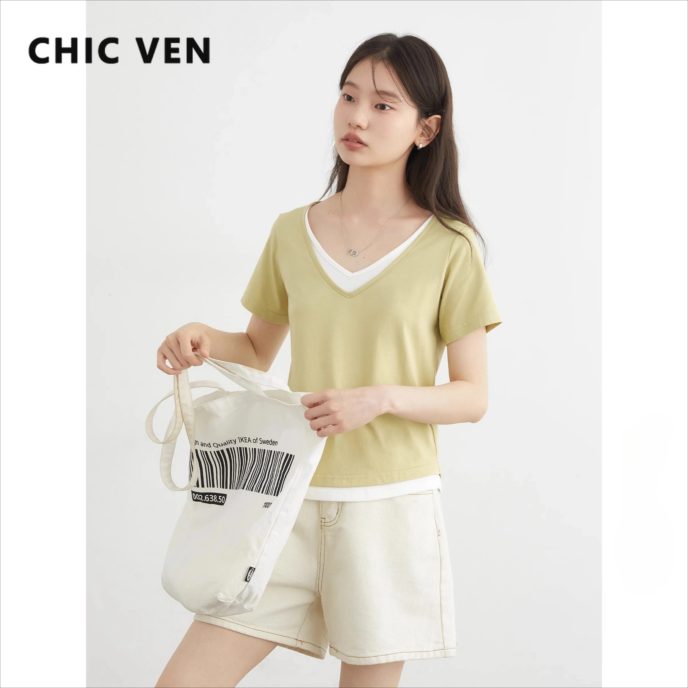

Корейские женские футболки CHIC VEN, тонкие повседневные базовые футболки с круглым вырезом и v-образным вырезом, женский топ с короткими рукавами, летняя одежда 2025 г.