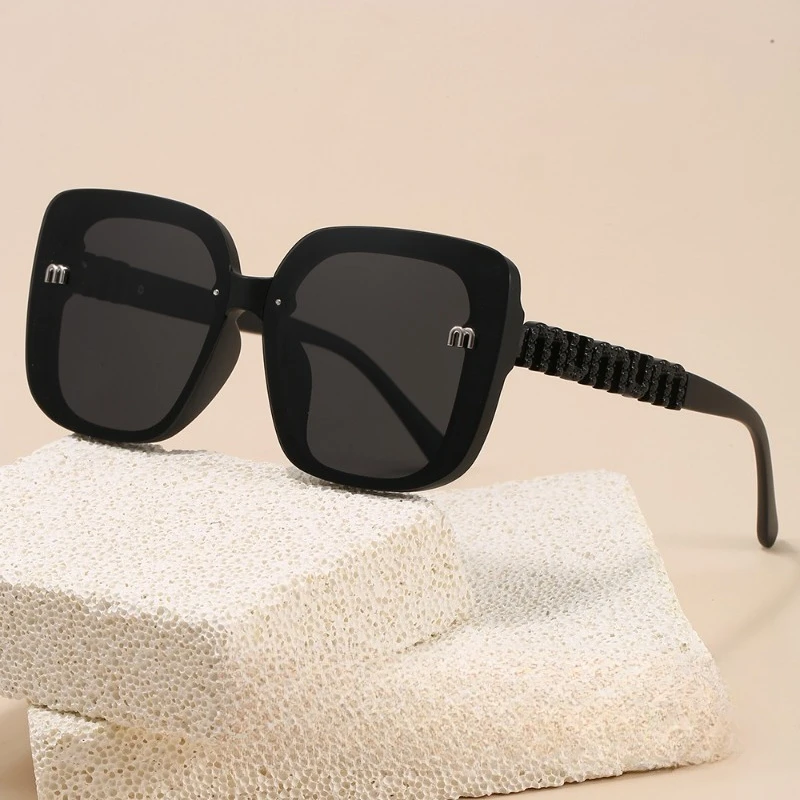 

​​2025 Luxury Oversized Sunglasses Women, Polarized UV400 Face Slimming Retro Street Chic TR90 Lightweight​​