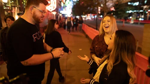 

Revolve (Gimmicks and Online Instructions) by Nicholas Lawrence Card Magic Tricks Illusions Close up Magic Street Magia Magician