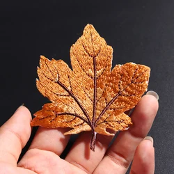 Green maple leaf size: 7.9x7cm patches DIY coat Jeans Backpack embroidery sewing Iron On clothing DIY decorate