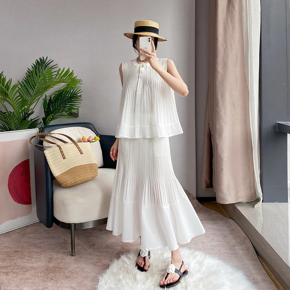 White Sleeveless Mock-Neck Ruffle Top Pleated High-Waist Mermaid Skirt Lightweight Blouse Slim-Fit Minimalist Romantic Trendy