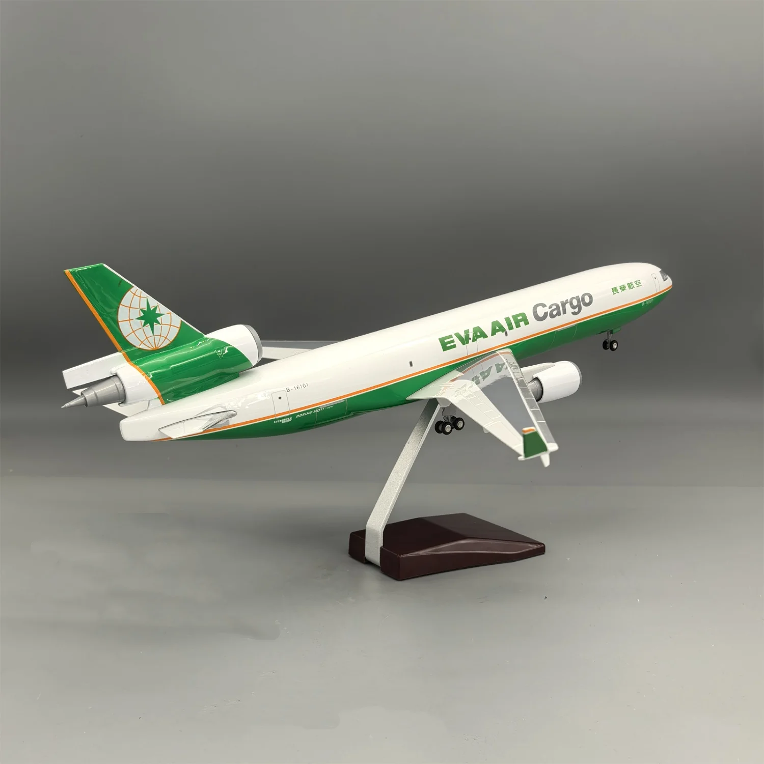 

47cm Eva Air Cargo MD11 Plane 1/130 Scale Aircraft Resin Diecast Airplanes Model Kit With Landing Gear Aviation Enthusiasts Gift
