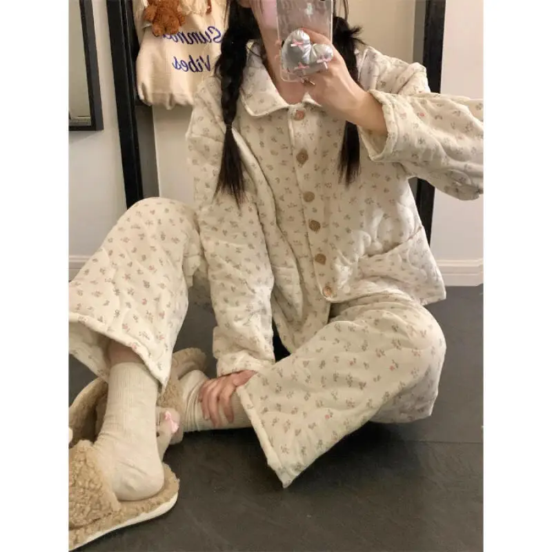 بيجامة نسائية صغيرة مطبوعة بالزهور من القطن الهوائي للفتيات للخريف والشتاء سميكة من الفلانيل مبطنة بالصوف طقم ملابس منزلية بنمط جديد
