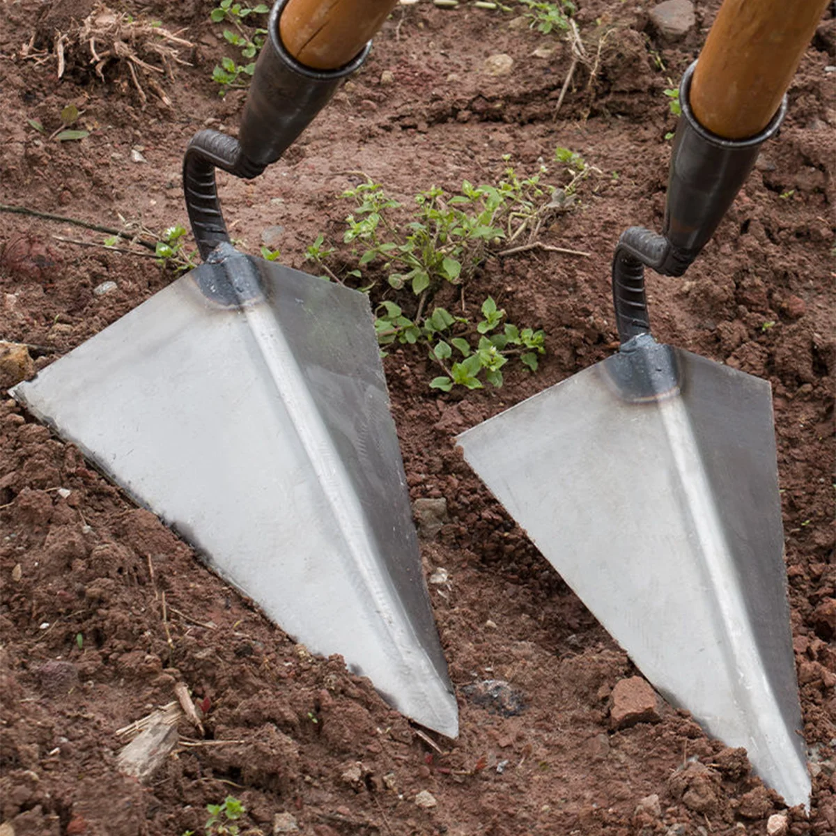 Hoe, Used for Digging, Ditching, Ridging, Pointed Shovel for Loosening Soil, Gardening, and Weeding; Triangular Hoe.