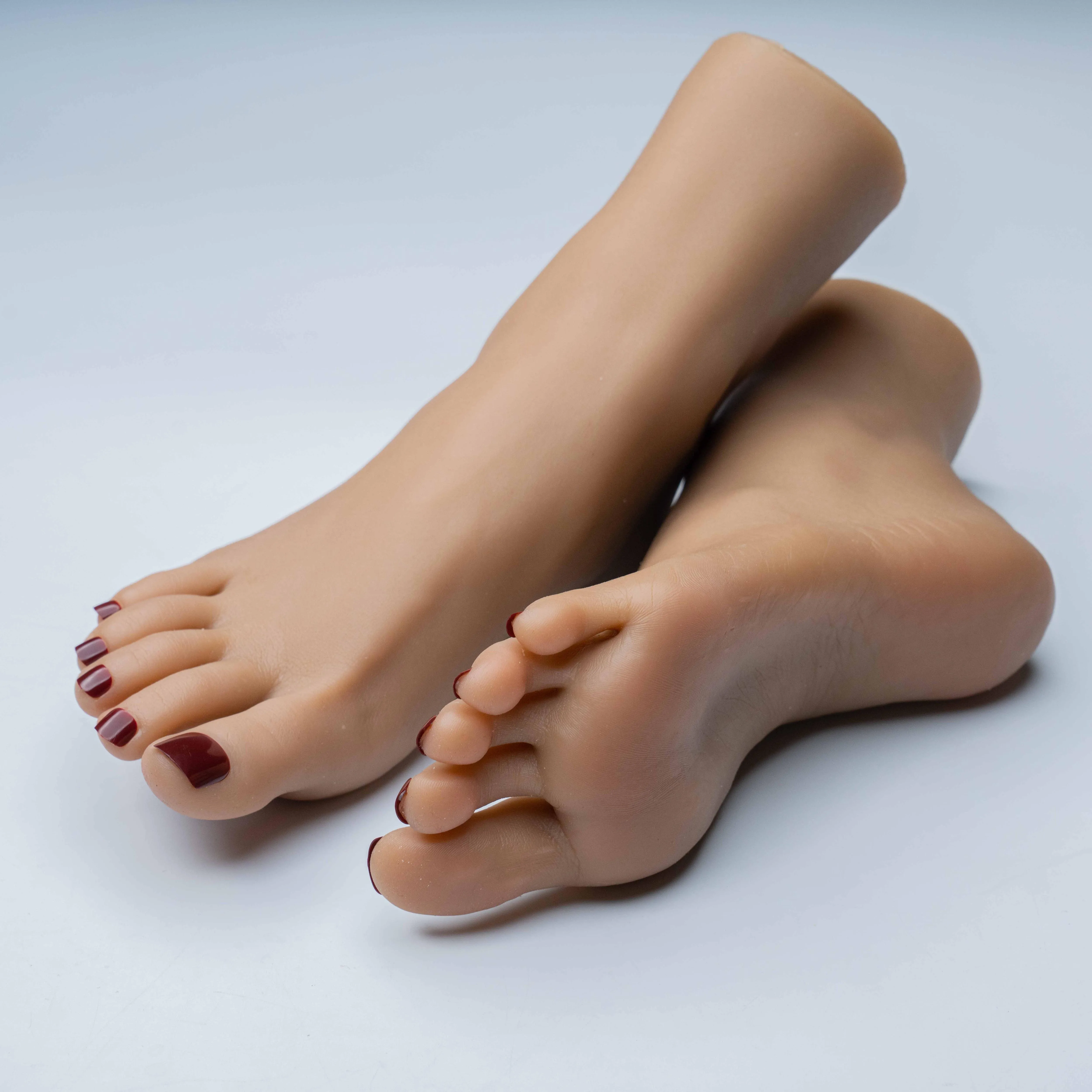 Realistic Female Foot Model 3800 Slender Feet Dark Skin Color Feet for Henna Practice Shoes Sock Display Photography Props TPE