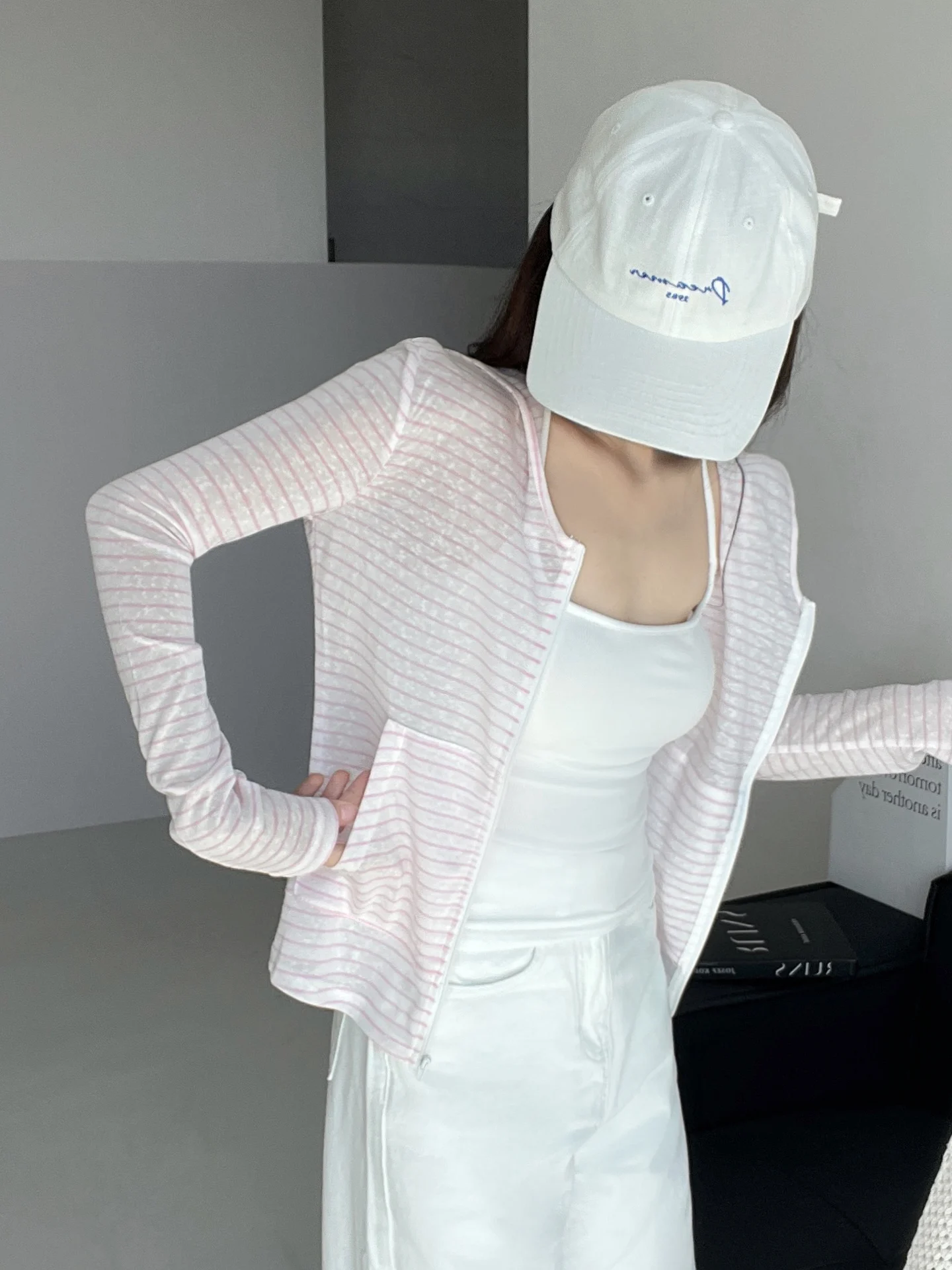 

Легкий кислородный длинный све в полоску для девочек, женская весенне-осенняя тонкая свободная утягивающая дышащая солнцезащитная верхняя одежда с открытой...