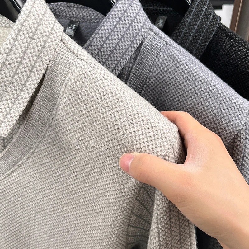Herren-Polohemd der Luxusmarke, zweiteilig im Design, mit Stickereien, Herbstkollektion, weich und warm, mit Kragen, langärmelig, T-Shirt, Business-Herrenbekleidung. – Detail 12