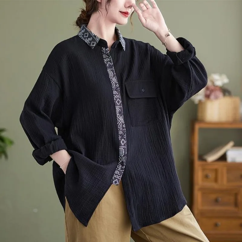 Camisa de manga larga holgada reductora de edad con parche de doble capa para mujer