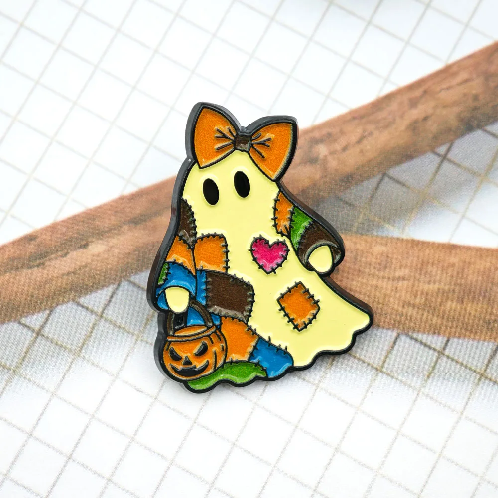 Halloween-Broschen mit Schleifenmuster, niedliche Patchwork-Geister-Emaille-Anstecknadeln, Kürbis-Eimer-Abzeichen, Kawaii-Tier-Schmuck, Anstecknadeln für Revers, Accessoire, Geschenk – Detail 5