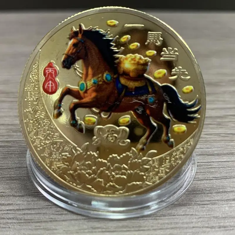 Decorazione della moneta 2026 Medaglia commemorativa colorata cavallo zodiacale Anno del cavallo Compleanno Piccolo regalo Artigianato in metallo