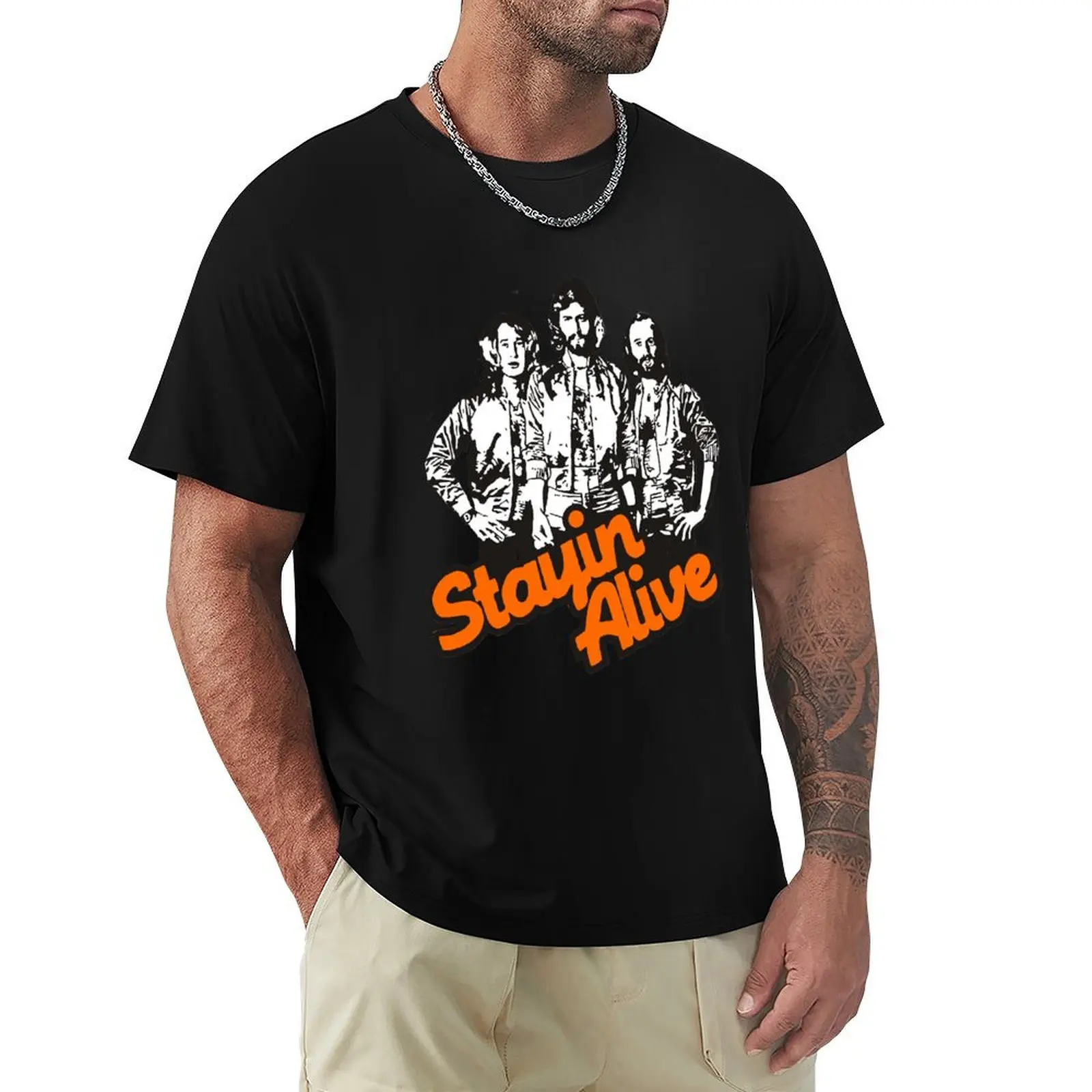 Ce superbe t-shirt Bee Gees Stay in Alive décontracté à manches courtes assorti à tout