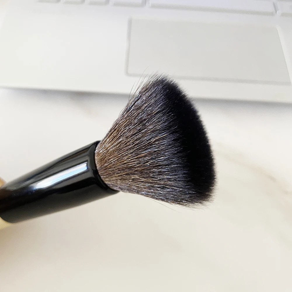 Makeup Bronzer Brush - Luxuriously Soft Natural Hair Powder Bronzing Cosmetics Brush Tool