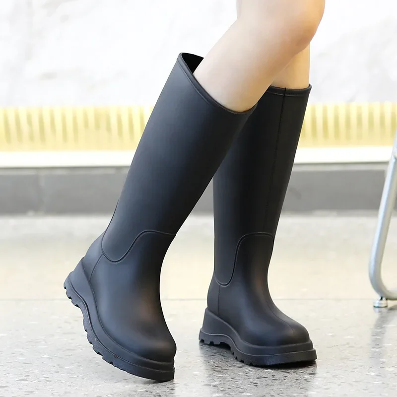 Fashionable High-Top Women's Rain Boots Waterproof Anti-Slip Rubber Shoes for Outdoor Travel Hiking Wet Trails Comfortable Fit