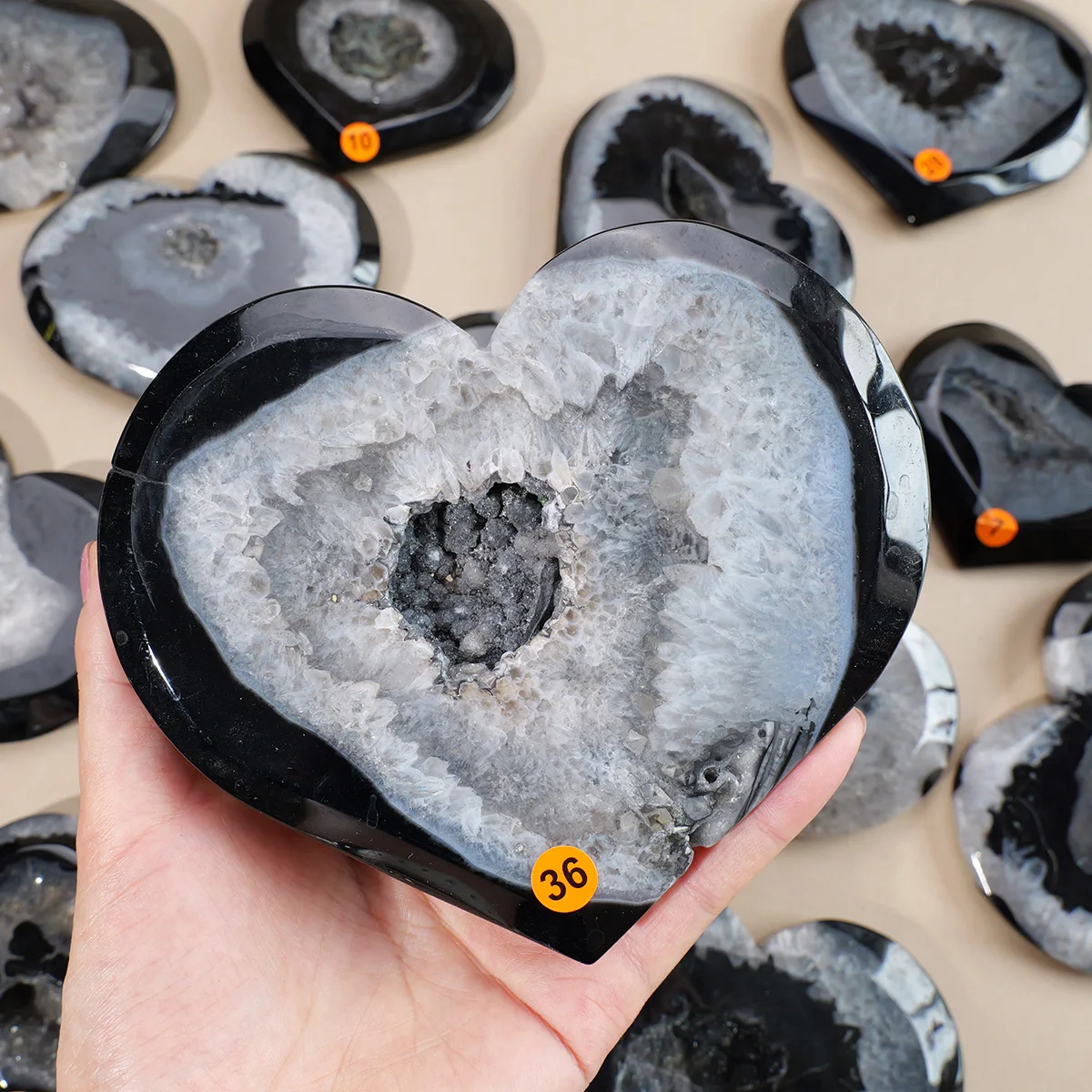 Adorno de racimo de ágata negra, corazón de cristal de ágata Natural, 1 ud. | Meditación espiritual y decoración Feng Shui | Acento casero de Druzy