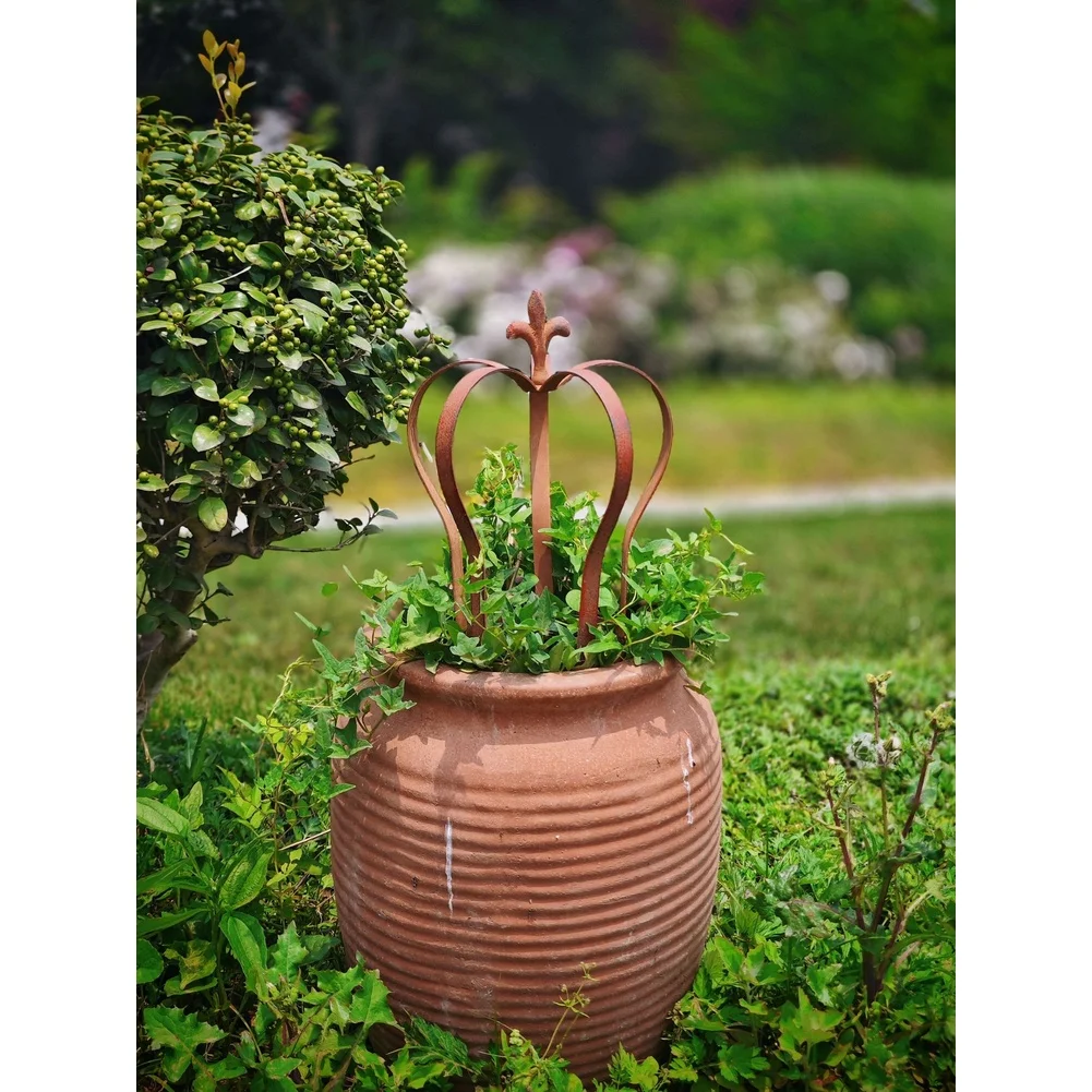 Iron Rust Finish Flower Bucket Stand Crown Design Garden Decor For Outdoor Patio Lawn Metal Plant Holder Vintage Yard Decoration
