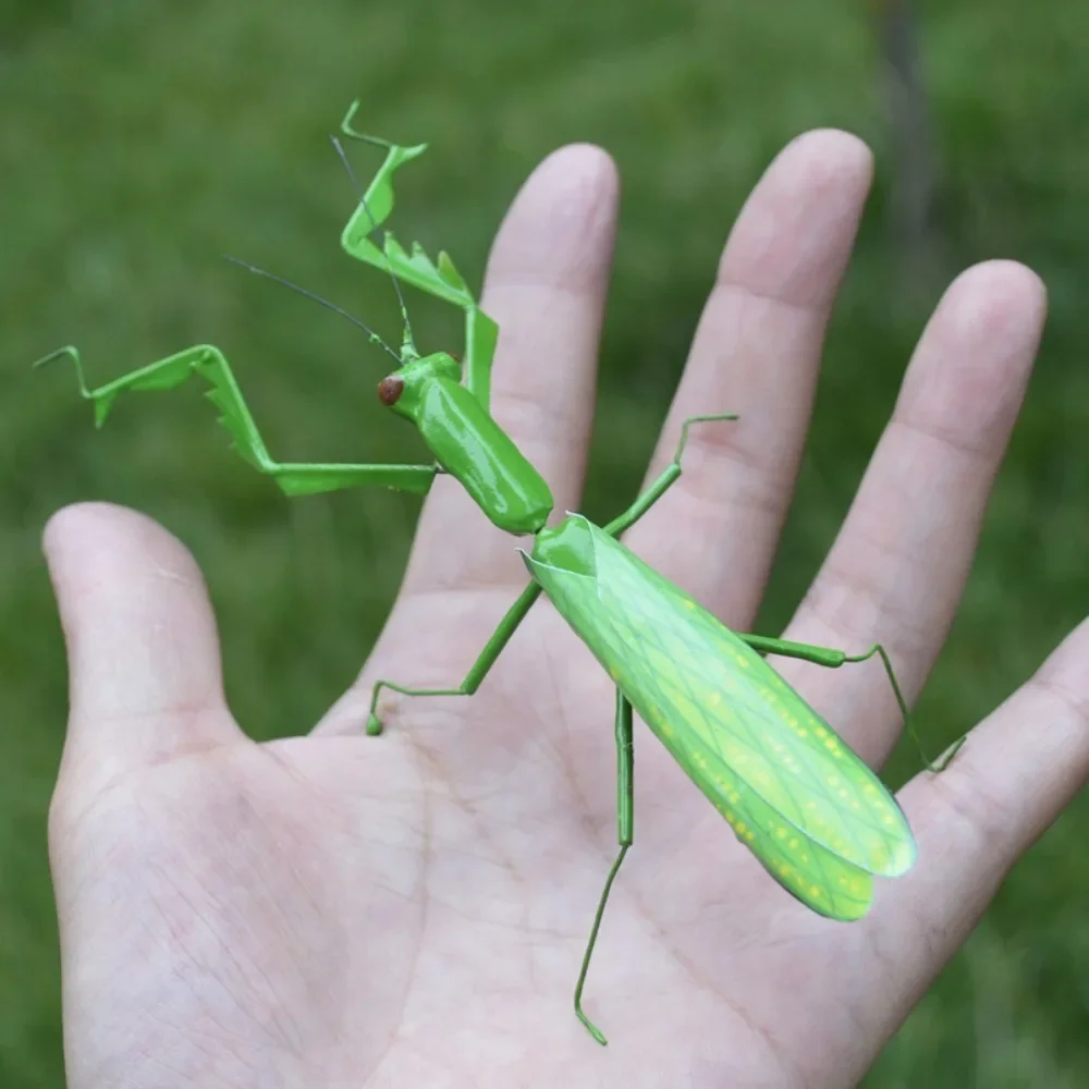 4PCS Realistic Mini Insect Animal Toy Garden Simulation Ornaments Artificial Garden Insect Figurine Bee Snail Mantis