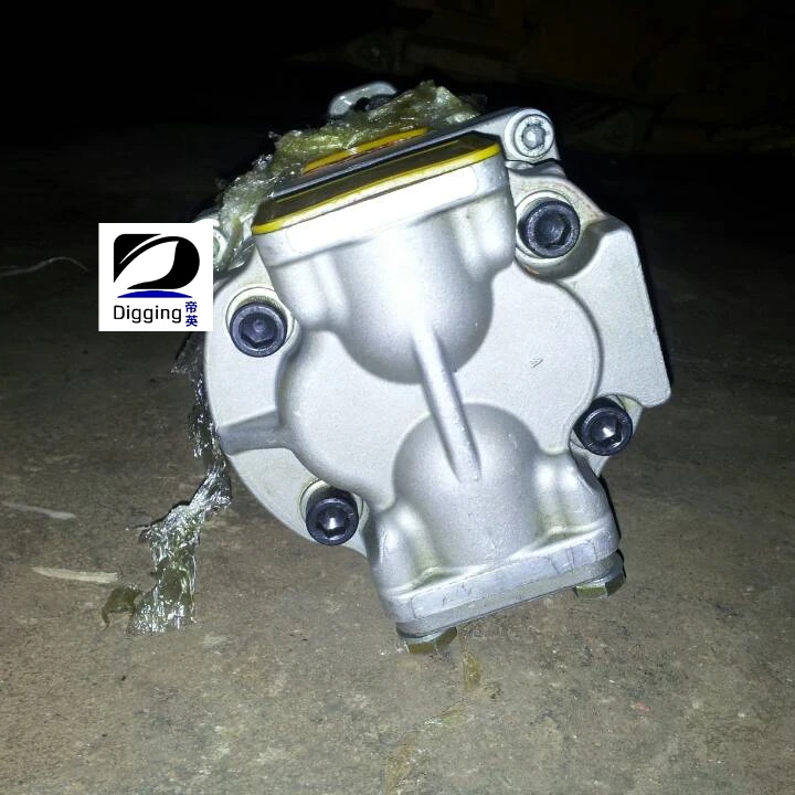 Hydraulic Triple Gear Pump for Kamatsu Excavator gear pump 705-56-34000